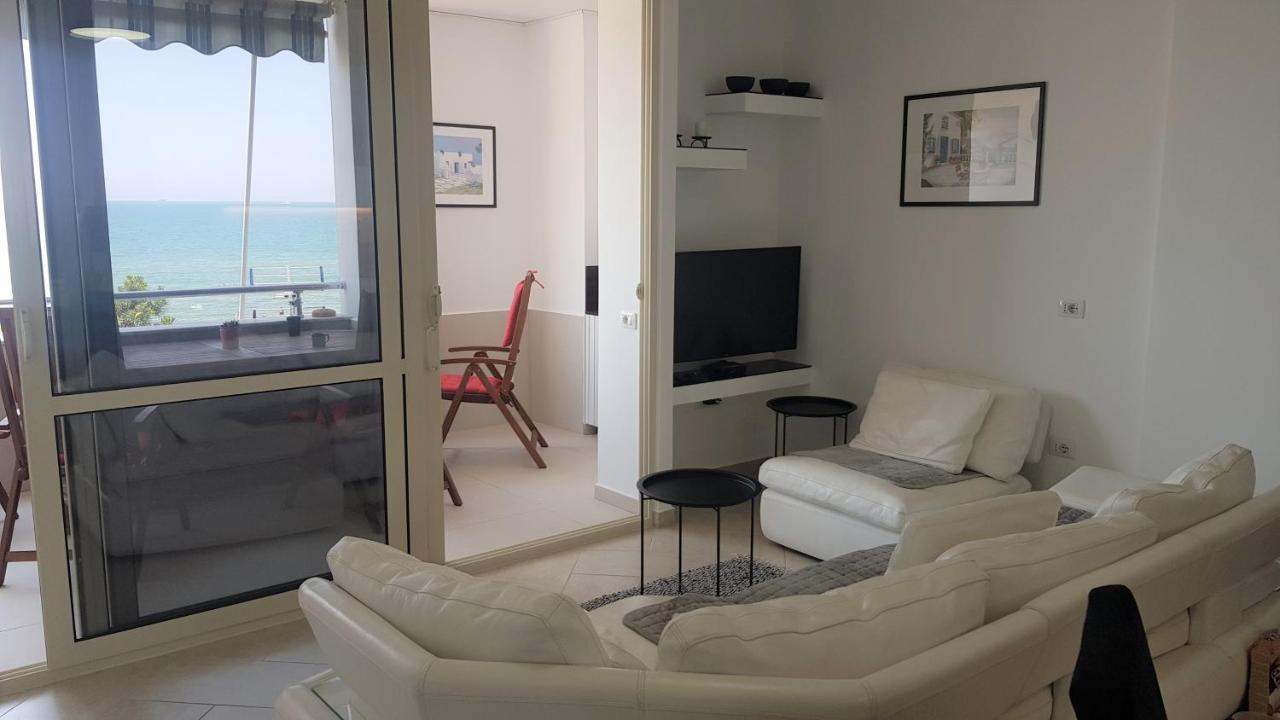 M&I Beach Apartment With Sea View Durrës 外观 照片