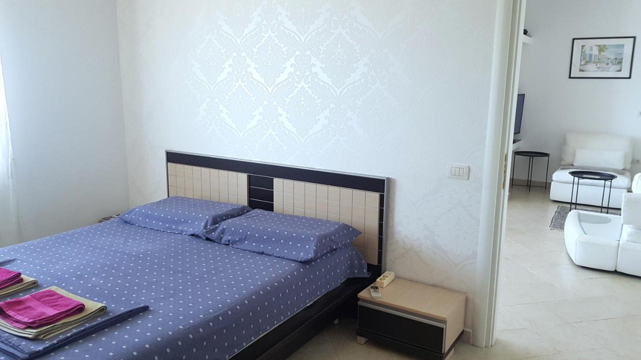 M&I Beach Apartment With Sea View Durrës 外观 照片