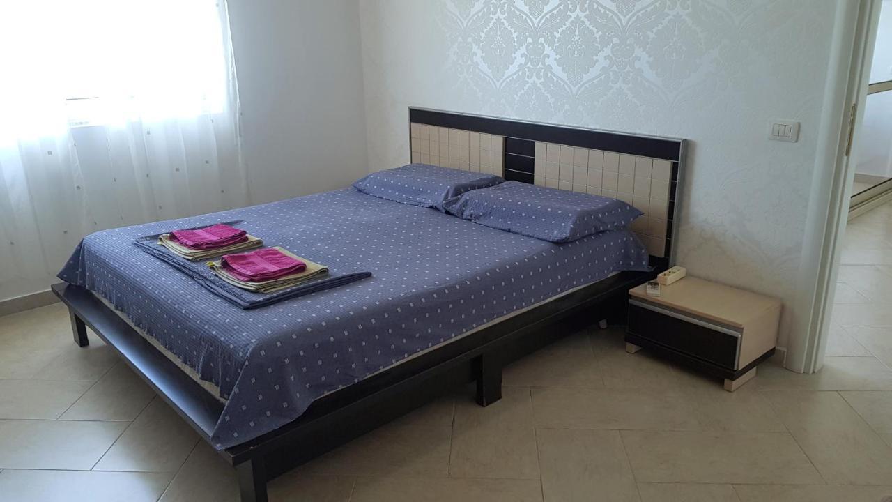 M&I Beach Apartment With Sea View Durrës 外观 照片