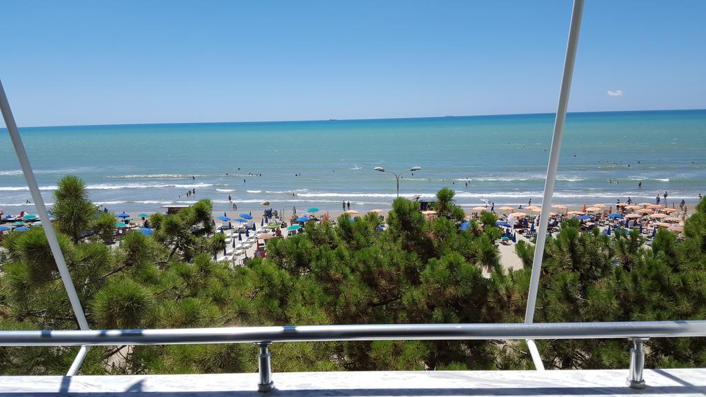M&I Beach Apartment With Sea View Durrës 外观 照片