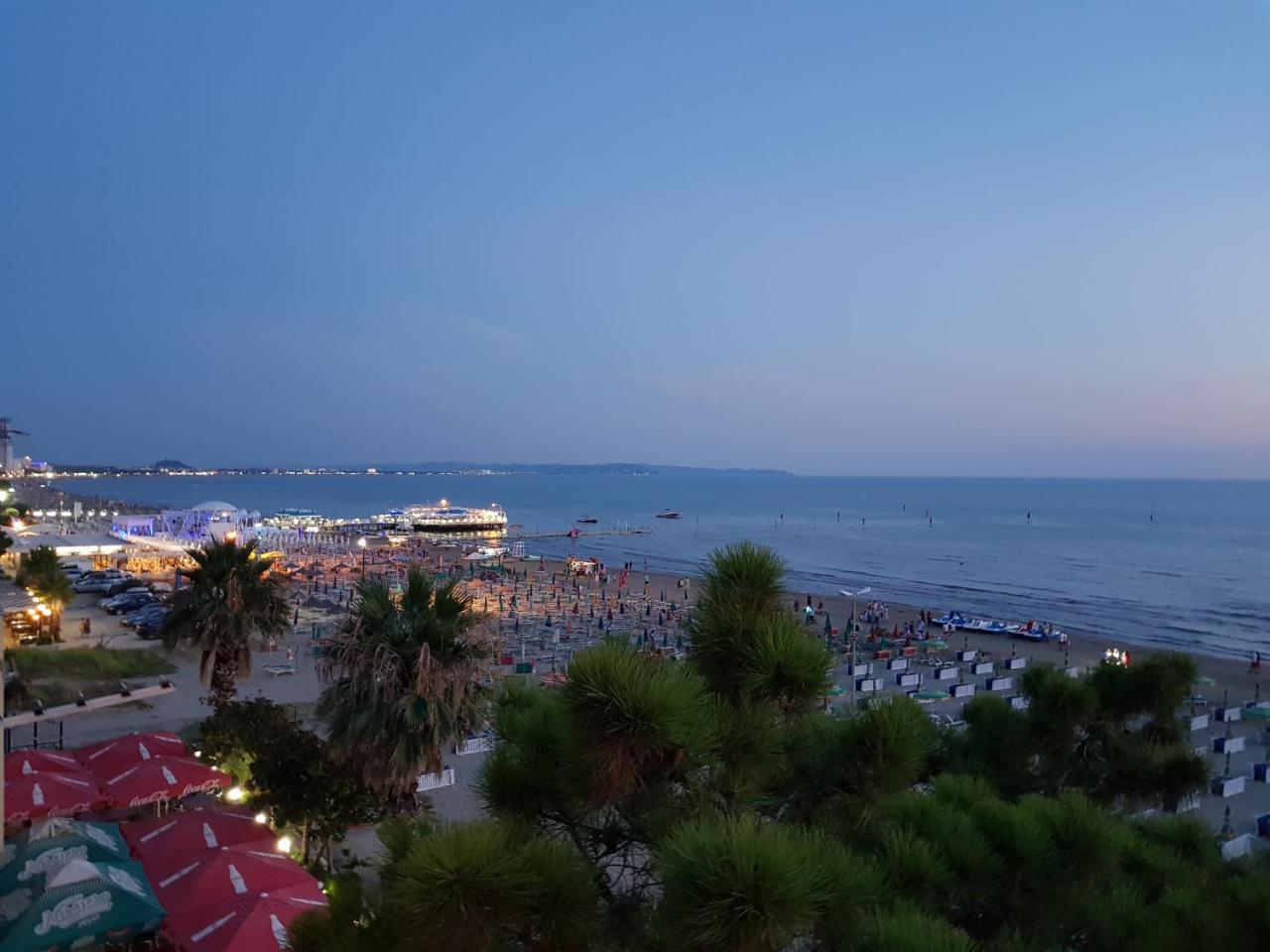 M&I Beach Apartment With Sea View Durrës 外观 照片